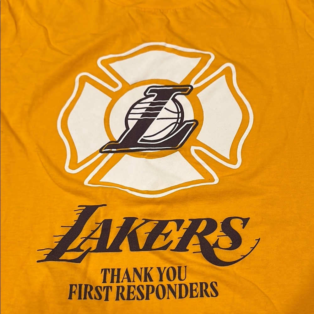 Lakers authentic Thank You First Responders yellow T-Shirt - Picture 2 of 4